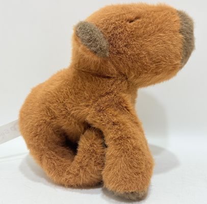 يمكن ارتداء سوار الكابيبارا اللطيف على مقود الدراجة ومقبضات مضارب البادمينتون ومواقف أخرى.